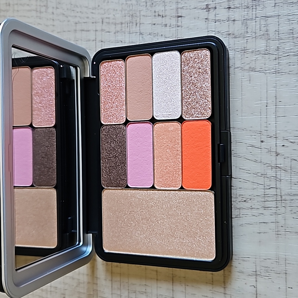 Make Up For Ever 003 Tangerine Artist Color Palette